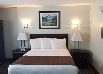 Travelodge by Wyndham Golden Sportsman Lodge hotel thumbnail 3