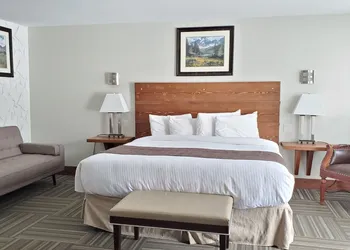 Travelodge by Wyndham Golden Sportsman Lodge hotel thumbnail 4