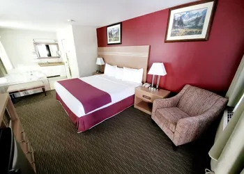 Travelodge by Wyndham Golden Sportsman Lodge hotel thumbnail 7