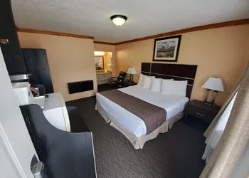 Travelodge by Wyndham Golden Sportsman Lodge hotel thumbnail 8