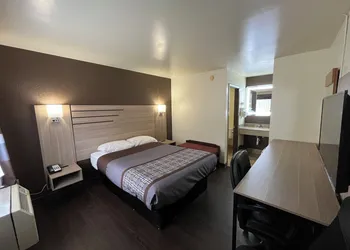 Budget Inn hotel thumbnail 3