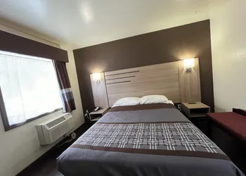 Budget Inn hotel thumbnail 6