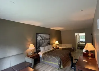 Super 8 by Wyndham Petersburg hotel thumbnail 4