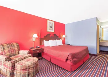 La Casa Inn Albany Near Tifton GA I 75 hotel thumbnail 3