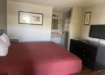 La Casa Inn Albany Near Tifton GA I 75 hotel thumbnail 8