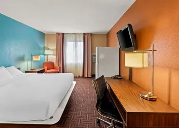 Rodeway Inn Effingham North hotel thumbnail 5