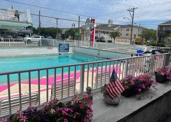 Pink Champagne Boutique Motel hotel thumbnail 6