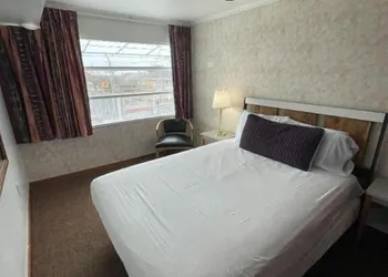 Pink Champagne Boutique Motel hotel thumbnail 2