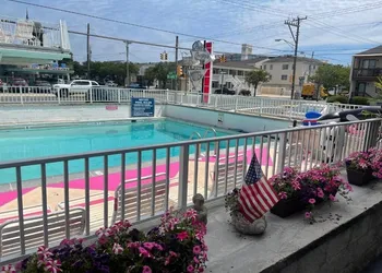 Pink Champagne Boutique Motel hotel thumbnail 6
