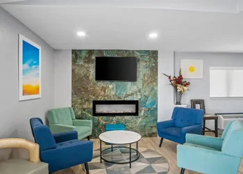 Days Inn by Wyndham Renfro Valley Mount Vernon hotel thumbnail 2