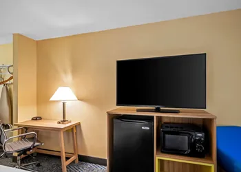 Days Inn by Wyndham Renfro Valley Mount Vernon hotel thumbnail 5