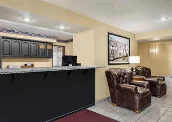 Super 8 by Wyndham Maysville KY hotel thumbnail 3