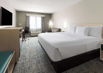 Baymont by Wyndham LaGrange hotel thumbnail 5