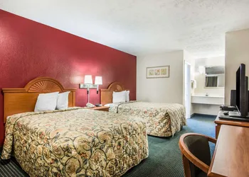 Rodeway Inn La Grange East hotel thumbnail 6