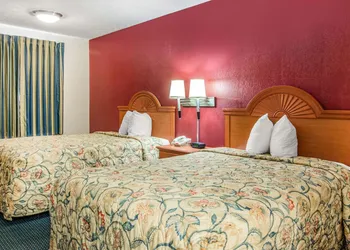 Rodeway Inn La Grange East hotel thumbnail 8