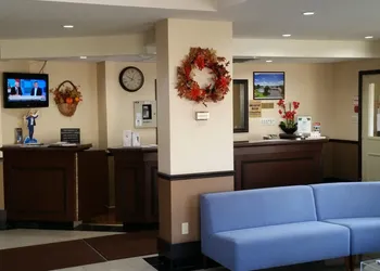 Super 8 by Wyndham Brockville hotel thumbnail 2