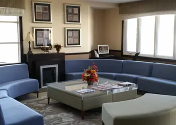 Super 8 by Wyndham Brockville hotel thumbnail 3