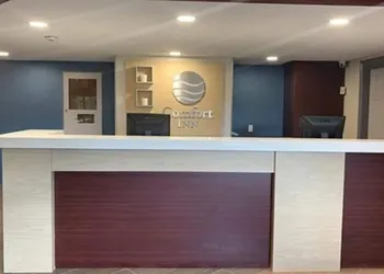 Comfort Inn hotel thumbnail 2