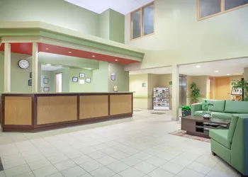 Super 8 by Wyndham Midland hotel thumbnail 2