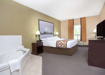 Super 8 by Wyndham Midland hotel thumbnail 7