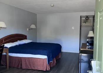 Knights Inn Midland, ON hotel thumbnail 5
