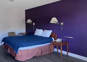 Knights Inn Midland, ON hotel thumbnail 7