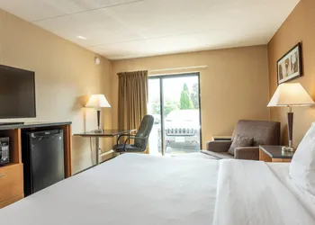 Comfort Inn Pembroke hotel thumbnail 7