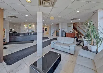 Ramada by Wyndham Arnprior hotel thumbnail 5