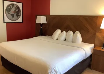 Ramada by Wyndham Arnprior hotel thumbnail 8