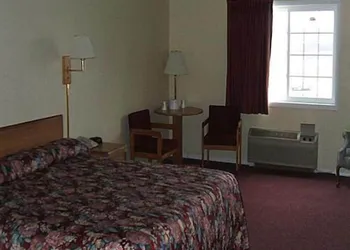 Travelers Inn hotel thumbnail 7