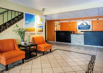 Days Inn & Suites by Wyndham Stevens Point hotel thumbnail 2