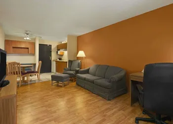 Days Inn & Suites by Wyndham Stevens Point hotel thumbnail 5