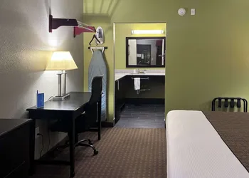 Rodeway Inn hotel thumbnail 8