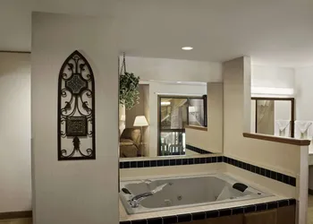 Baymont by Wyndham Whitewater hotel thumbnail 6