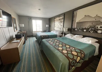 Super 8 by Wyndham Beaver Dam hotel thumbnail 4