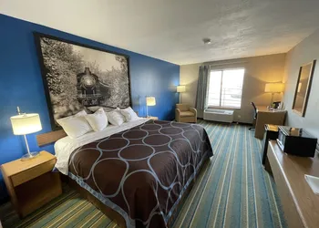 Super 8 by Wyndham Beaver Dam hotel thumbnail 5