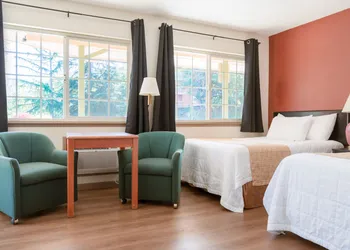 Riverfront Inn Roseburg hotel thumbnail 3