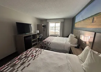 Red Roof Inn & Suites Tomah hotel thumbnail 7