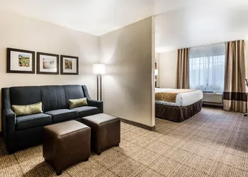 Comfort Suites at Par 4 Resort hotel thumbnail 8