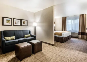 Comfort Suites at Par 4 Resort hotel thumbnail 8