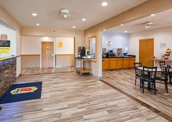 Super 8 by Wyndham Neillsville WI hotel thumbnail 3