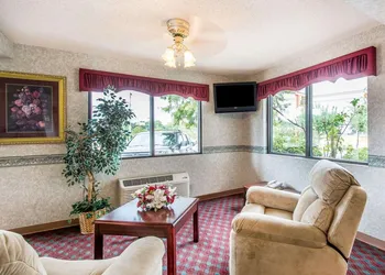 Econo Lodge Dothan West hotel thumbnail 6