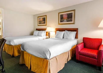 Clarion Inn & Suites Dothan South hotel thumbnail 7