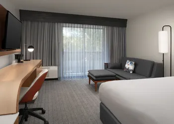 Courtyard by Marriott Dothan hotel thumbnail 4