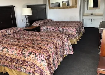 Glen Rose Inn and Suites hotel thumbnail 4