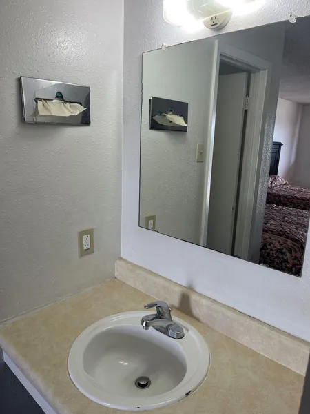 Glen Rose Inn and Suites hotel detail image 6