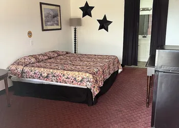 Glen Rose Inn and Suites hotel thumbnail 7