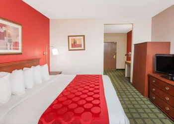 Baymont by Wyndham Decatur IL North hotel thumbnail 5