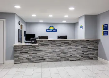 Days Inn by Wyndham Granbury hotel thumbnail 3