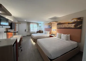 Days Inn by Wyndham Granbury hotel thumbnail 4